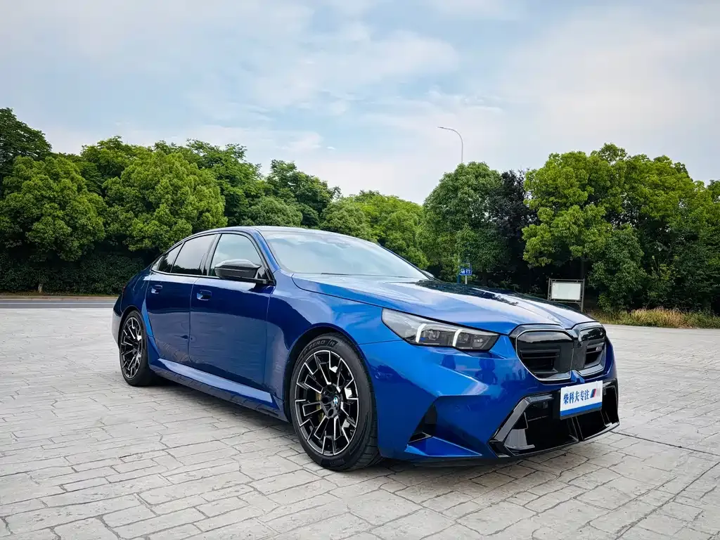 BMW M5 New Energy — фото 7