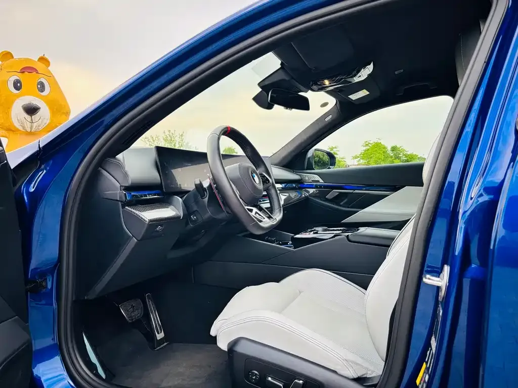 BMW M5 New Energy — фото 2