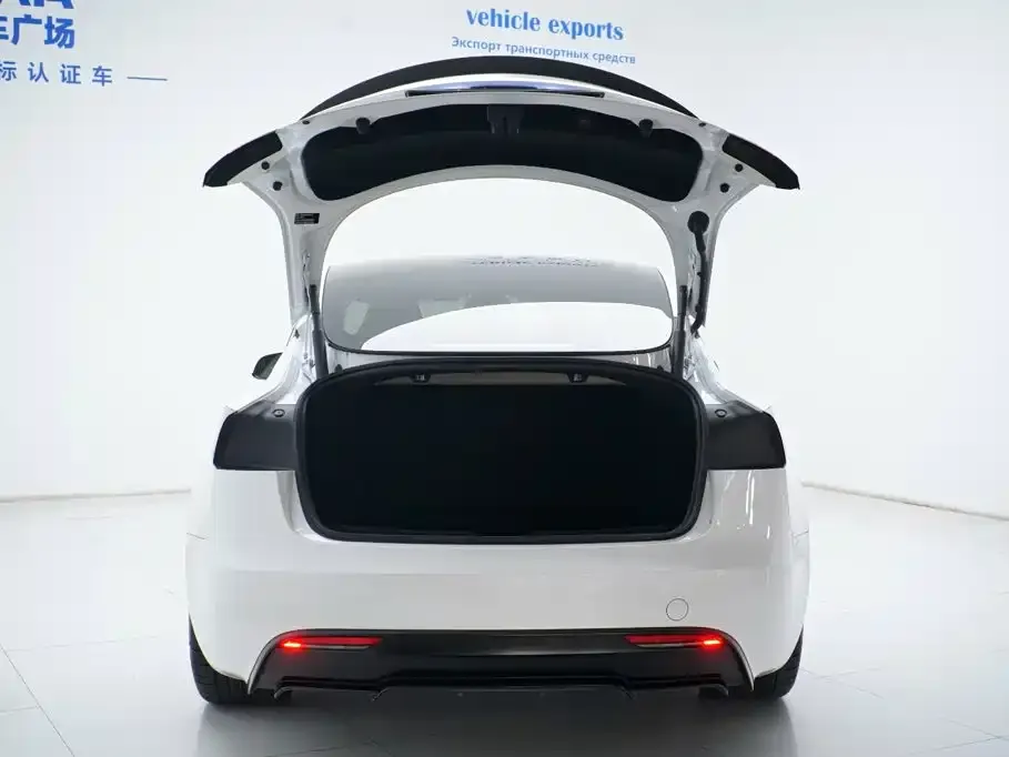 Tesla Model 3 — фото 7