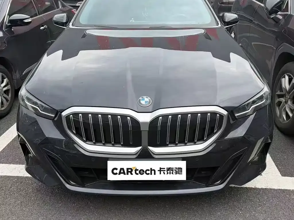 BMW 5 Series — фото 1