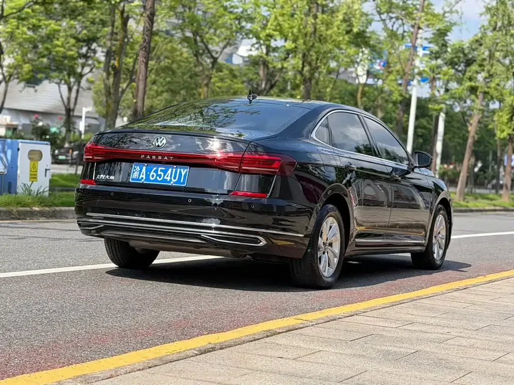 Volkswagen Passat — фото 5