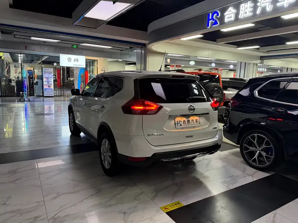 Nissan X-Trail — фото 10