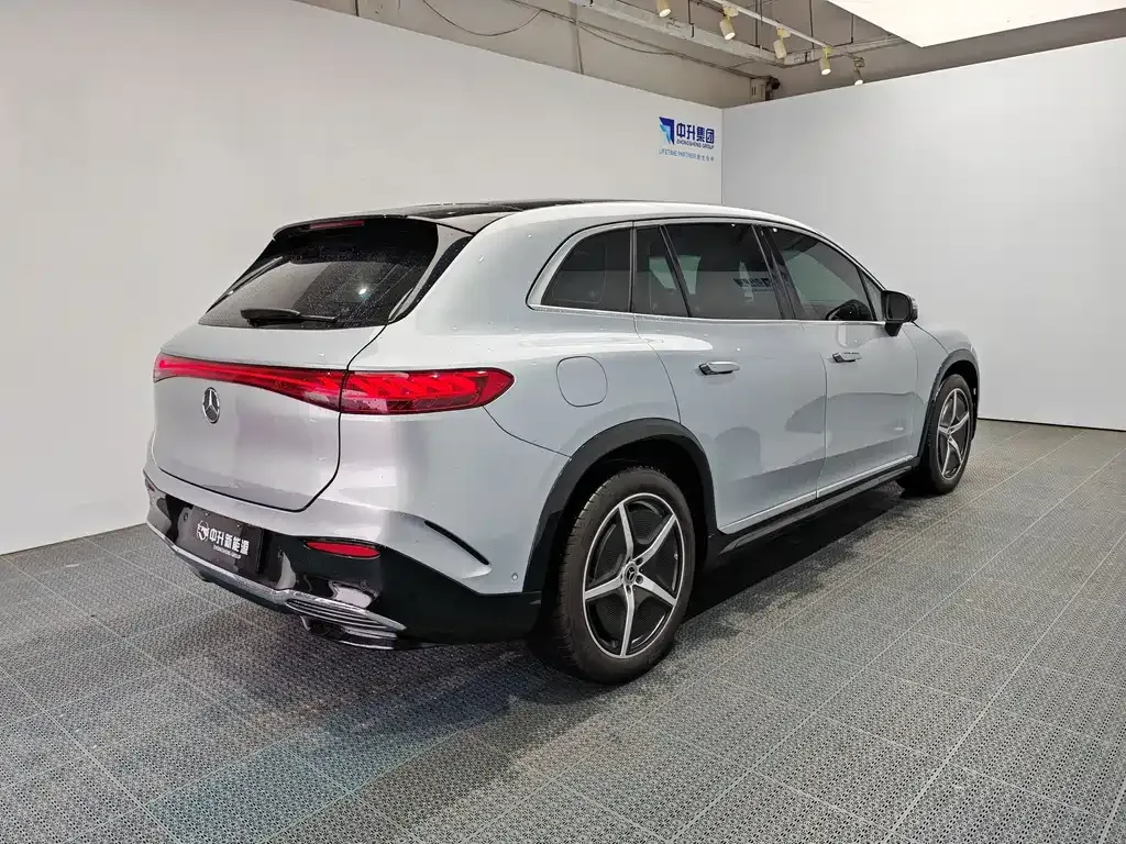 Mercedes-Benz EQS SUV — фото 10