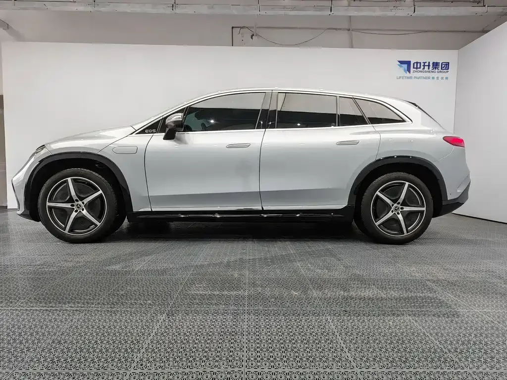 Mercedes-Benz EQS SUV — фото 4