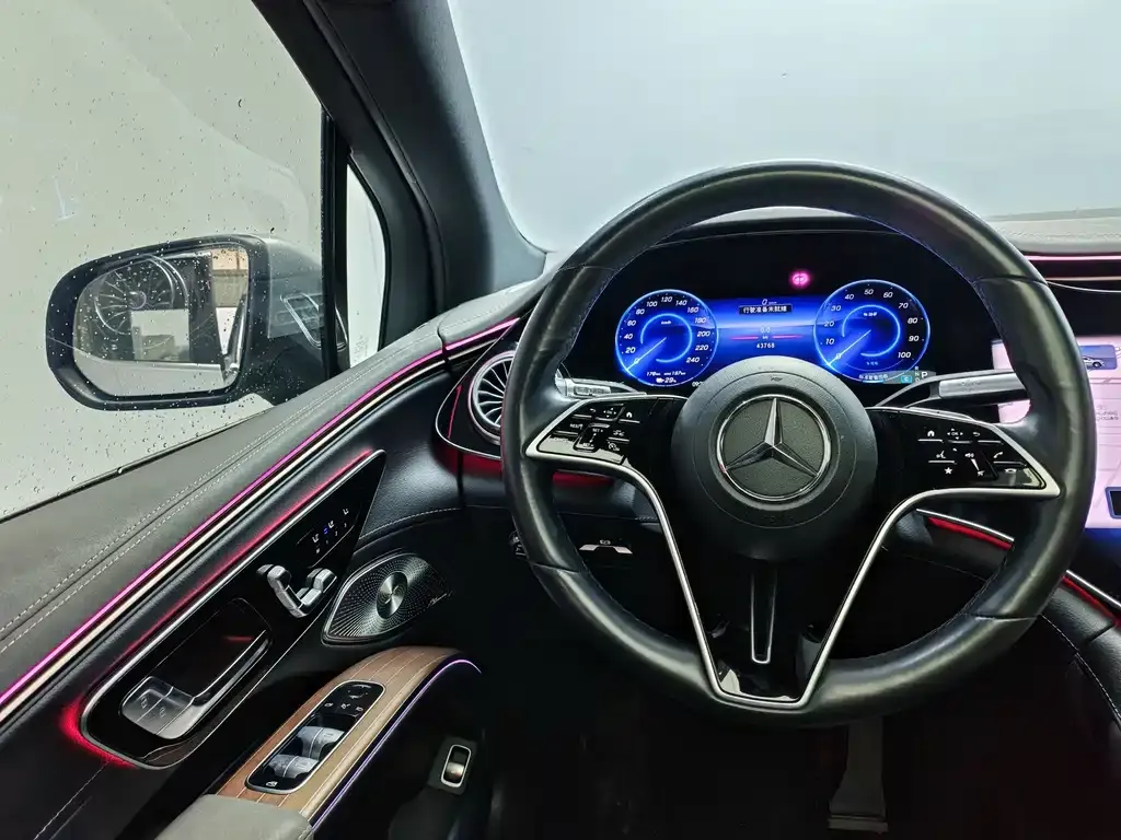 Mercedes-Benz EQS SUV — фото 5
