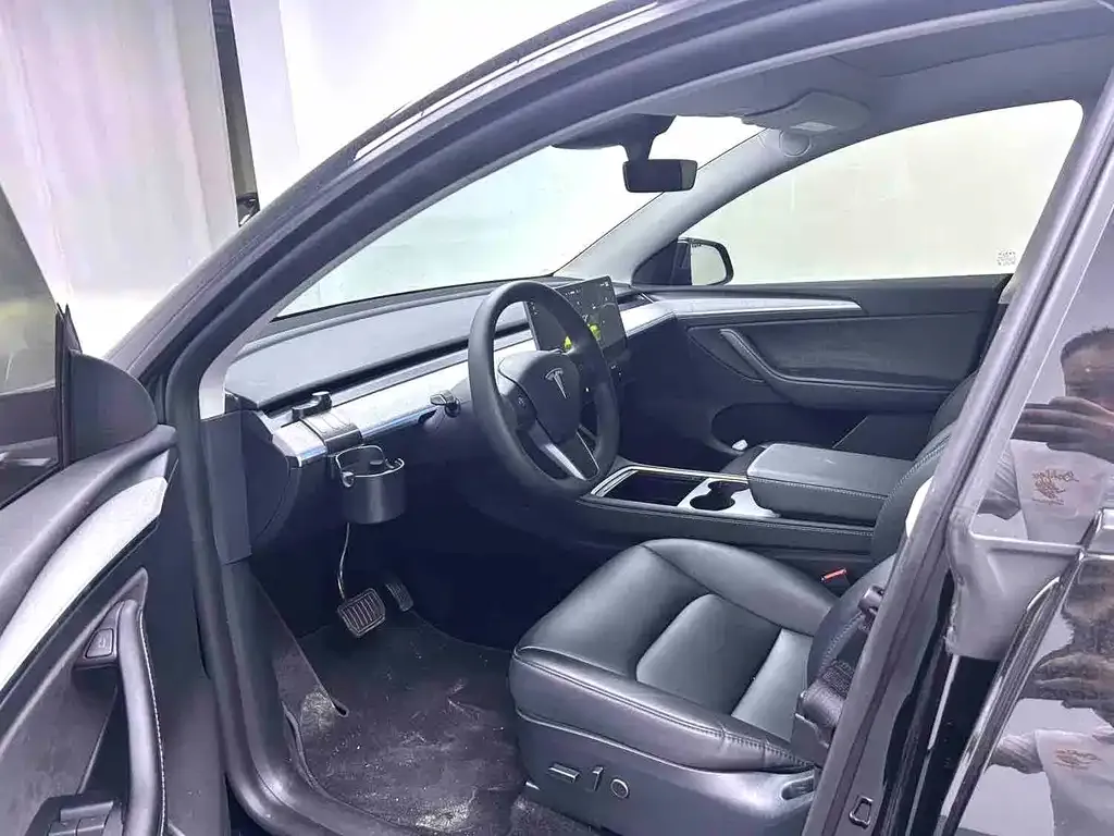 Tesla Model Y — фото 7