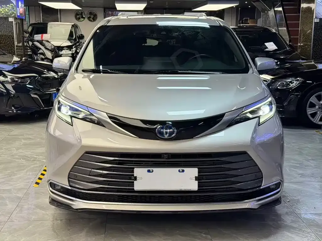 Toyota Sienna — фото 5