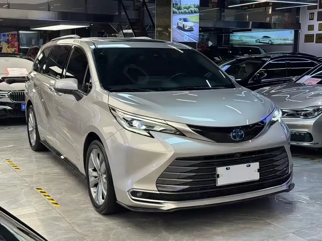 Toyota Sienna — фото 7