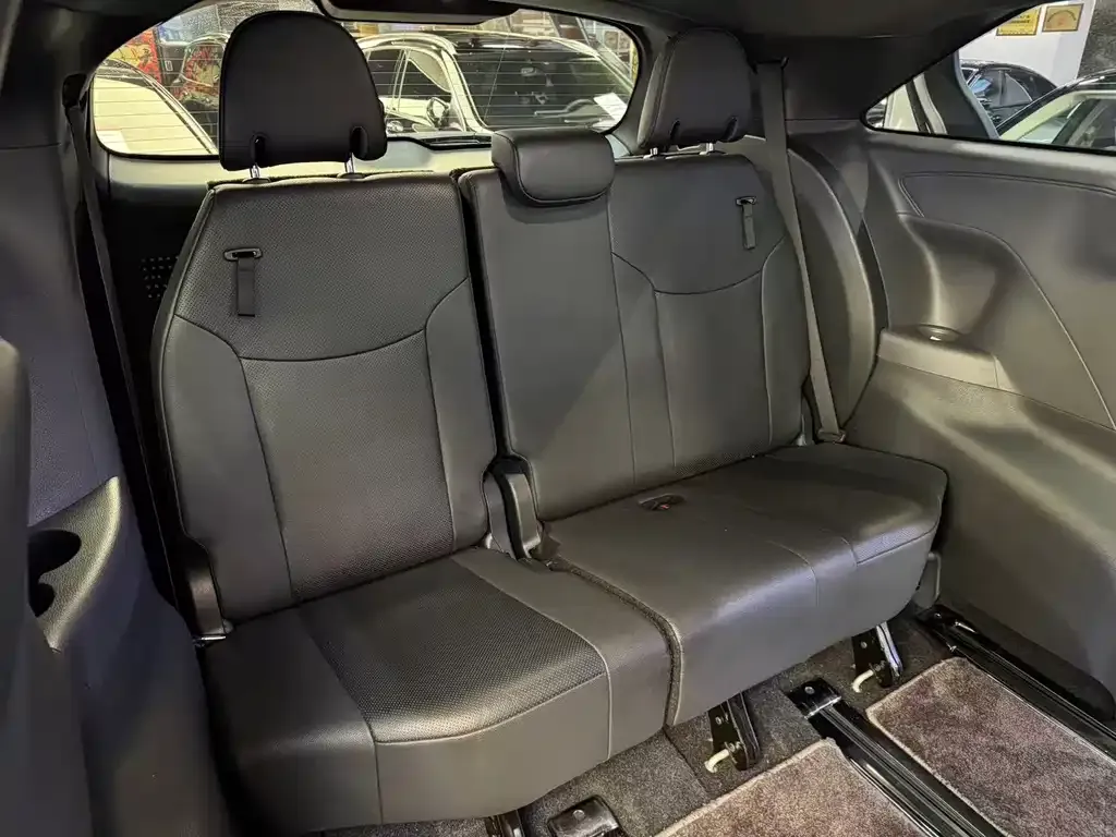 Toyota Sienna — фото 3
