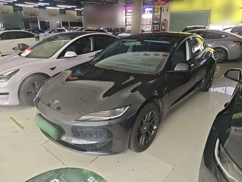 Tesla Model 3 — фото 1