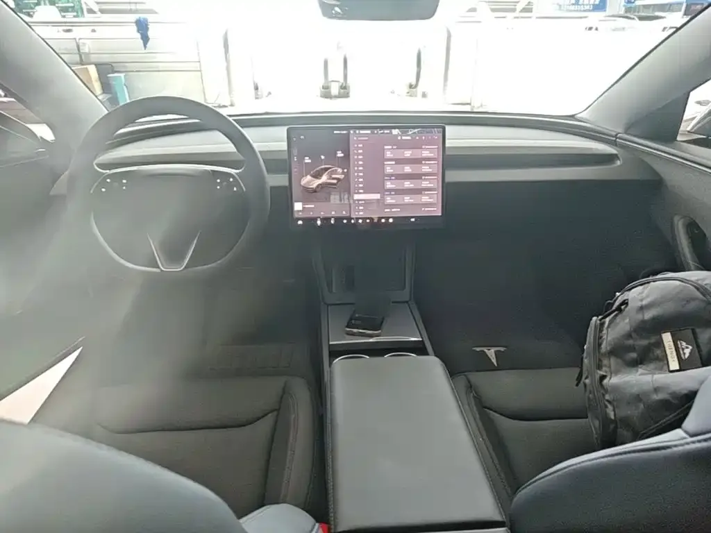 Tesla Model 3 — фото 4