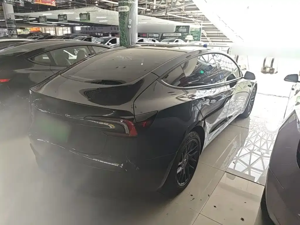 Tesla Model 3 — фото 10