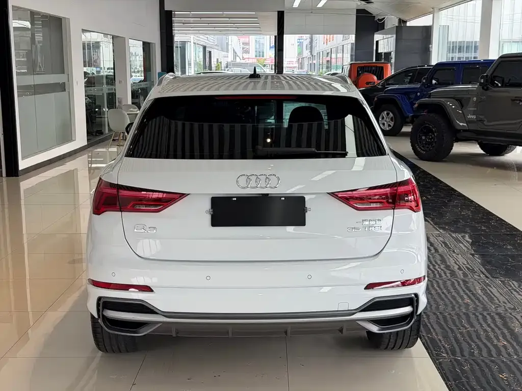 Audi Q3 — фото 10