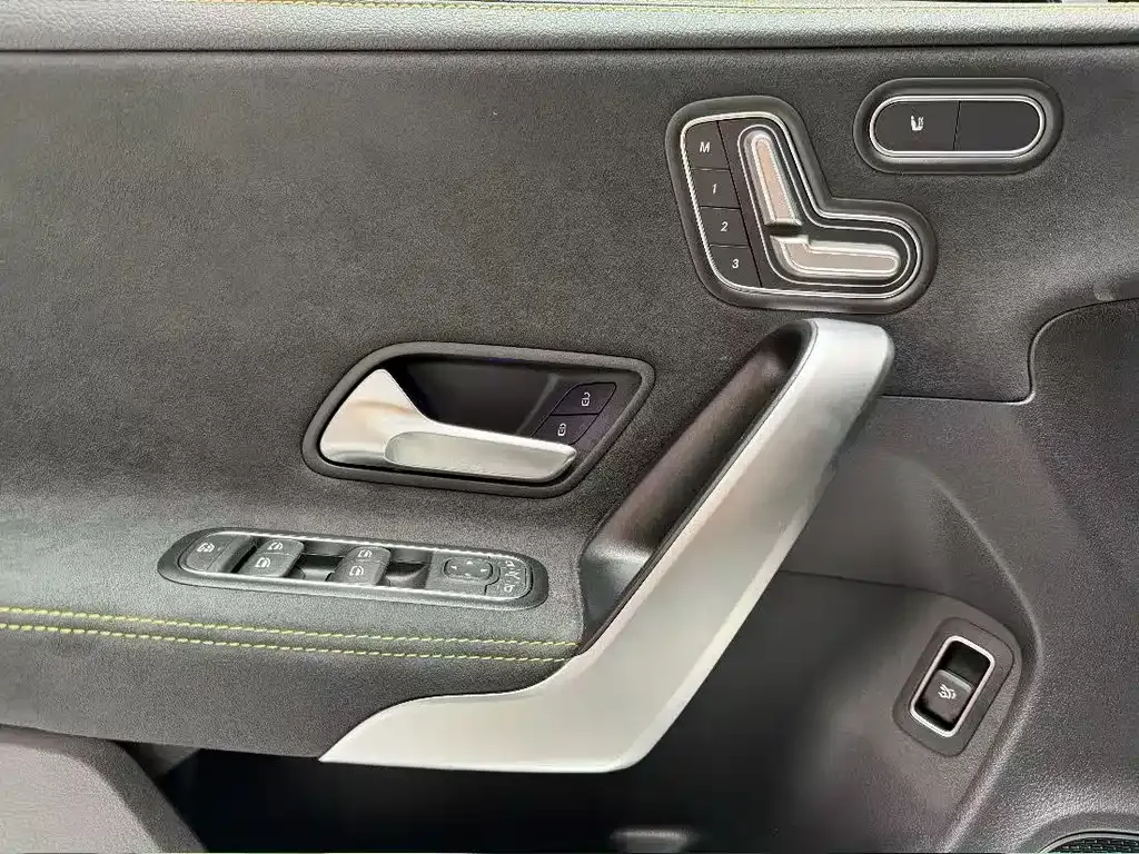 Mercedes-Benz CLA AMG — фото 8
