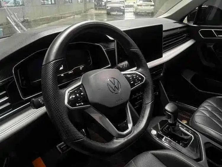 Volkswagen Tiguan L — фото 4