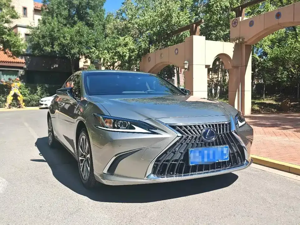 Lexus ES — фото 1