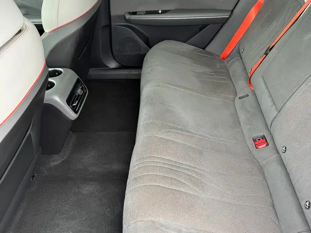 Geely Galaxy E8 — фото 10
