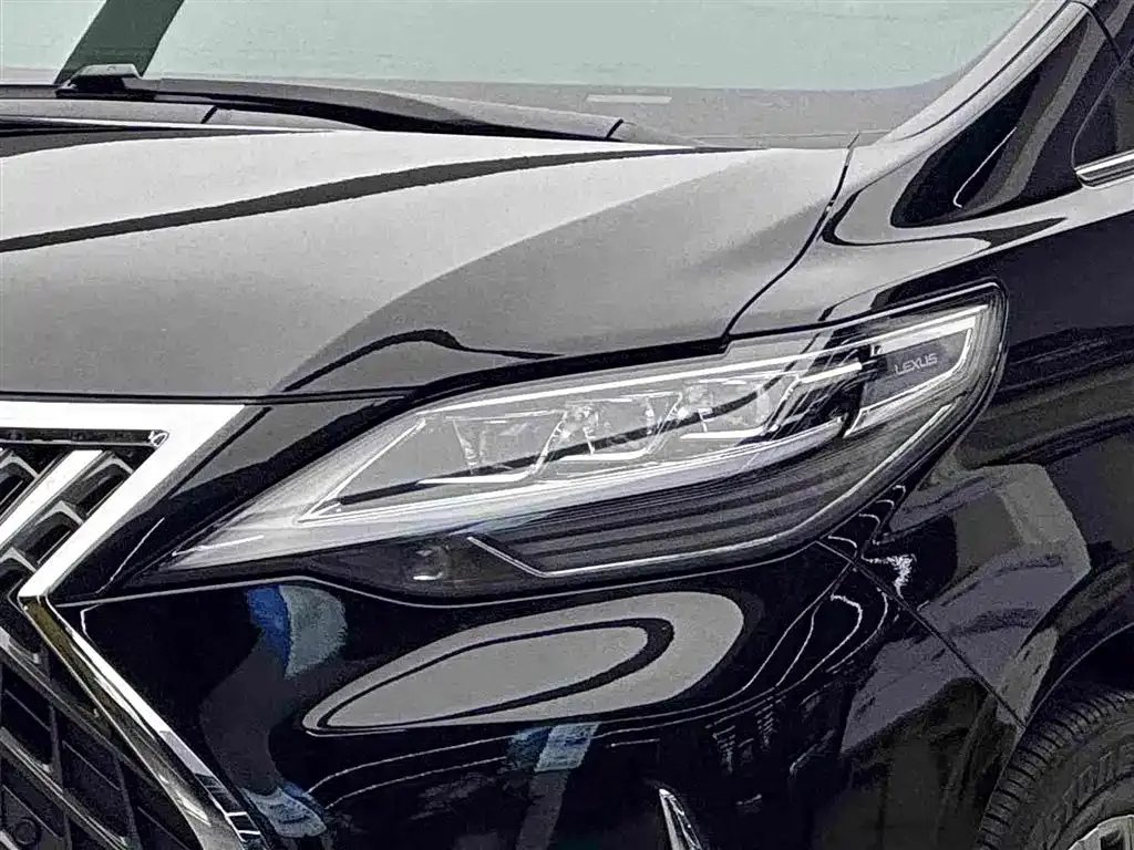 Lexus LM — фото 8