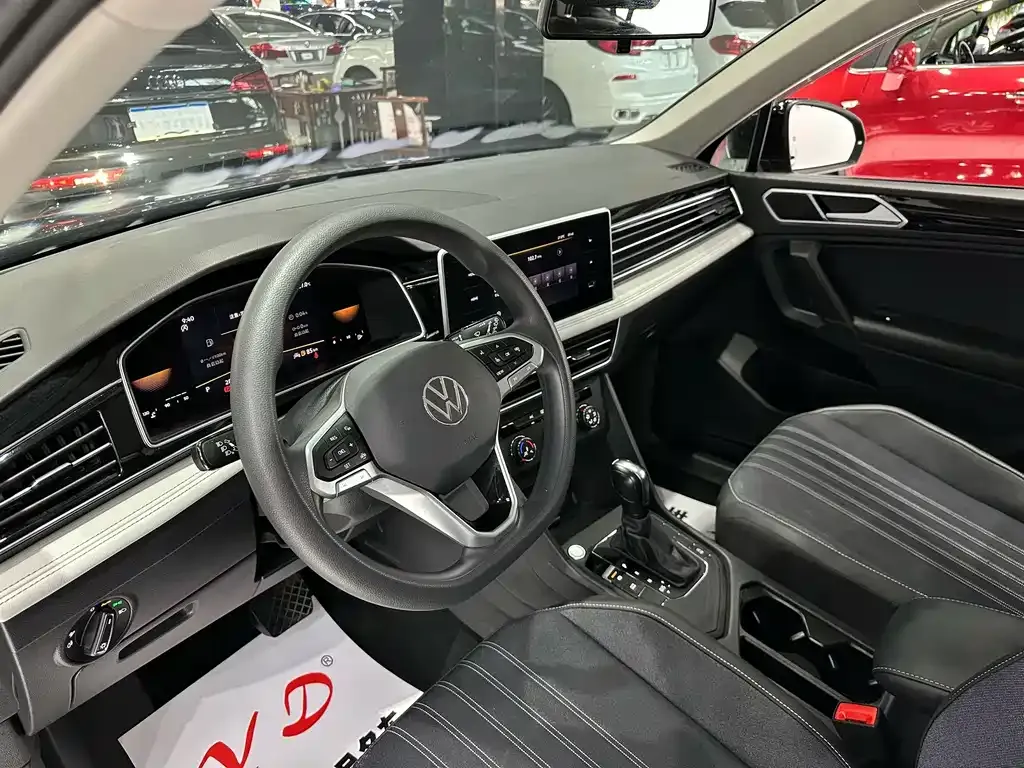Volkswagen Tiguan L — фото 8