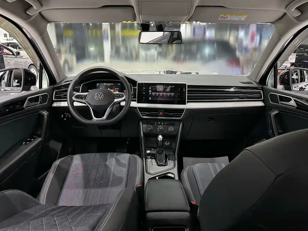 Volkswagen Tiguan L — фото 2