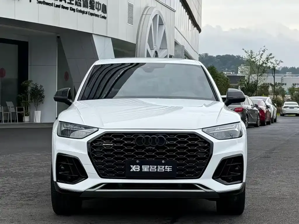 Audi Q5L Sportback — фото 5