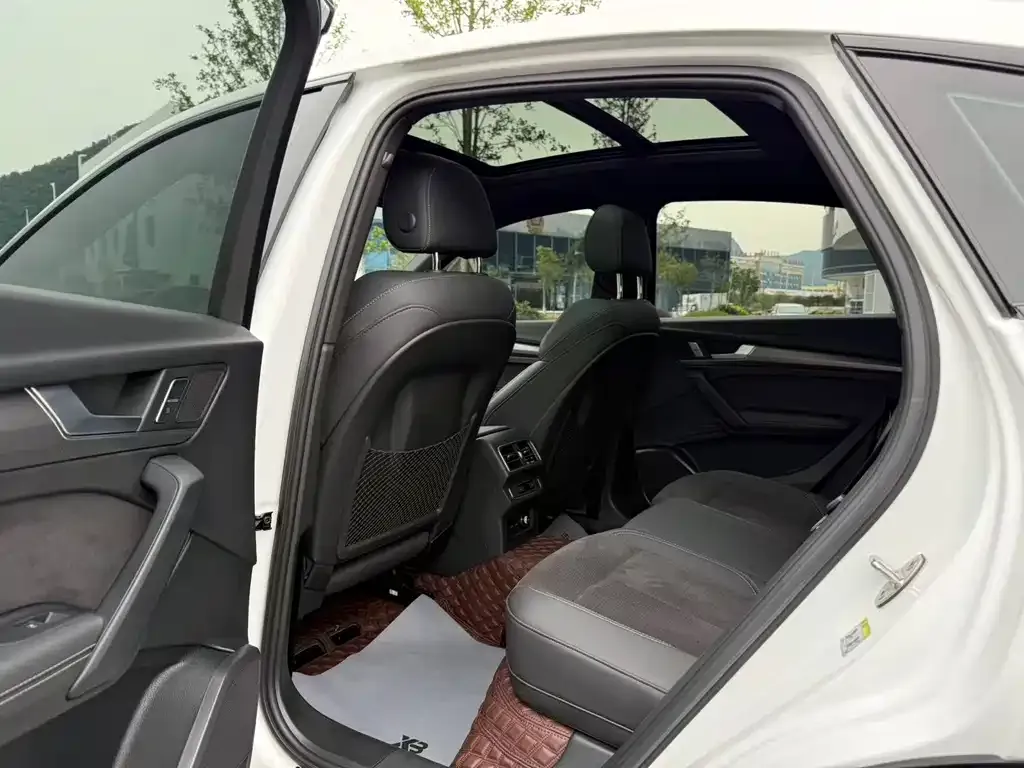 Audi Q5L Sportback — фото 10
