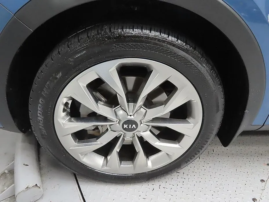 Kia Sorento — фото 9