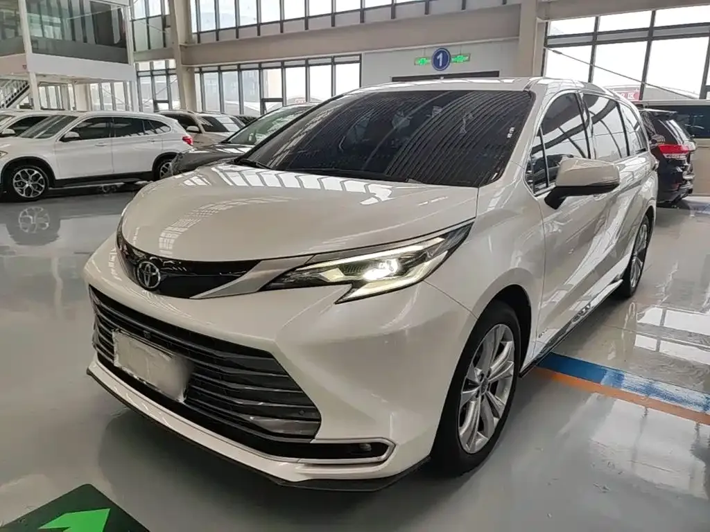 Toyota Sienna — фото 10
