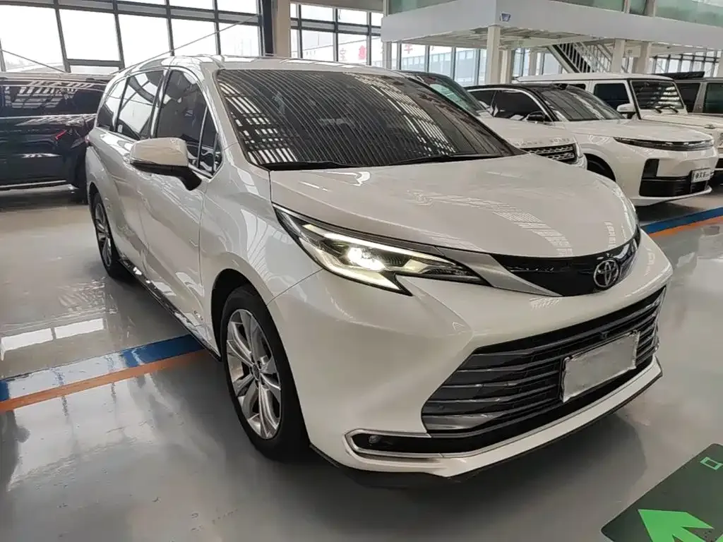 Toyota Sienna — фото 4