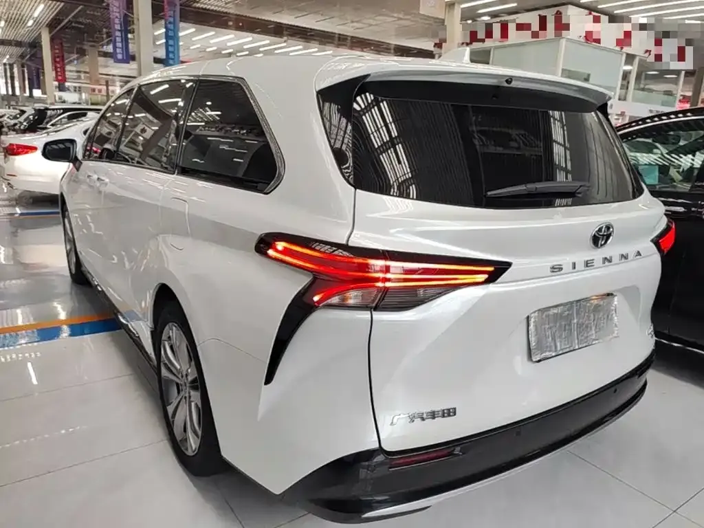 Toyota Sienna — фото 5