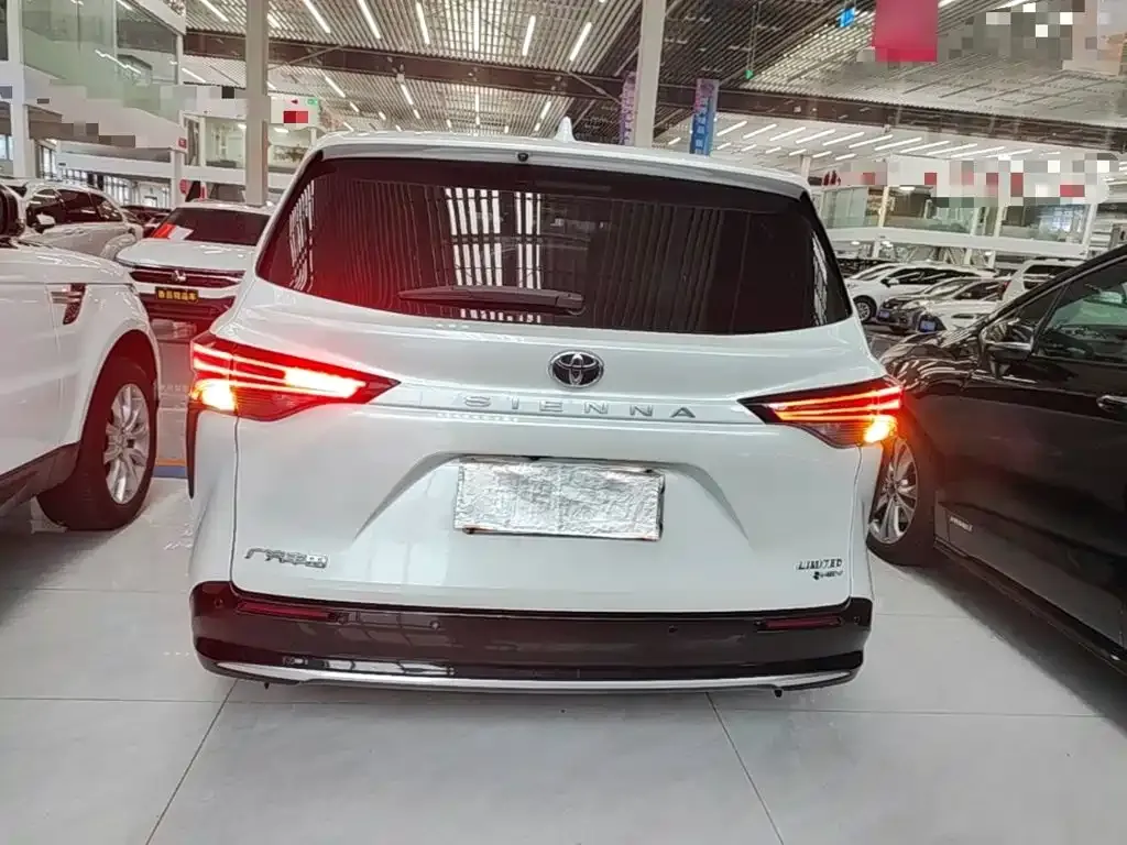 Toyota Sienna — фото 8