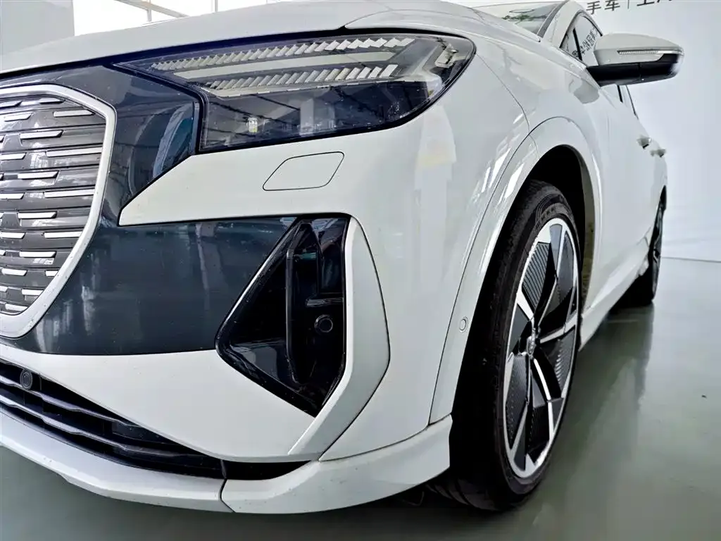 Audi Q4 e-tron — фото 10