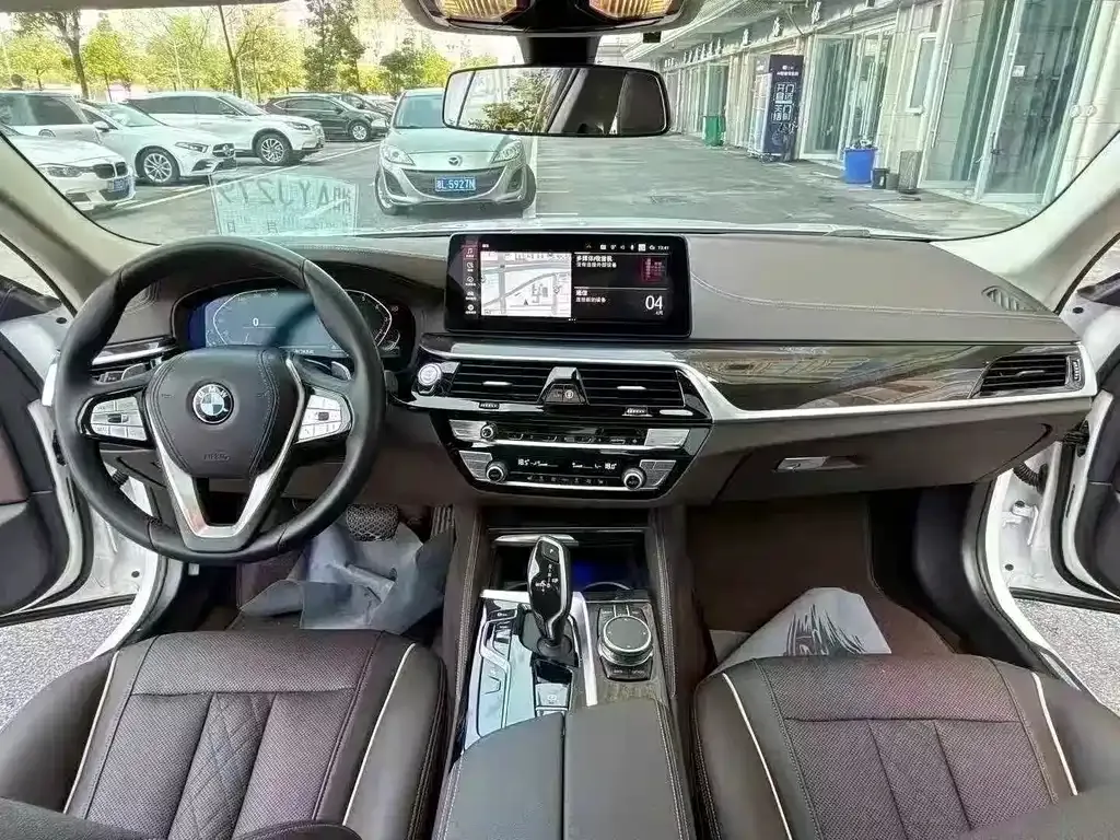 BMW 5 Series — фото 9