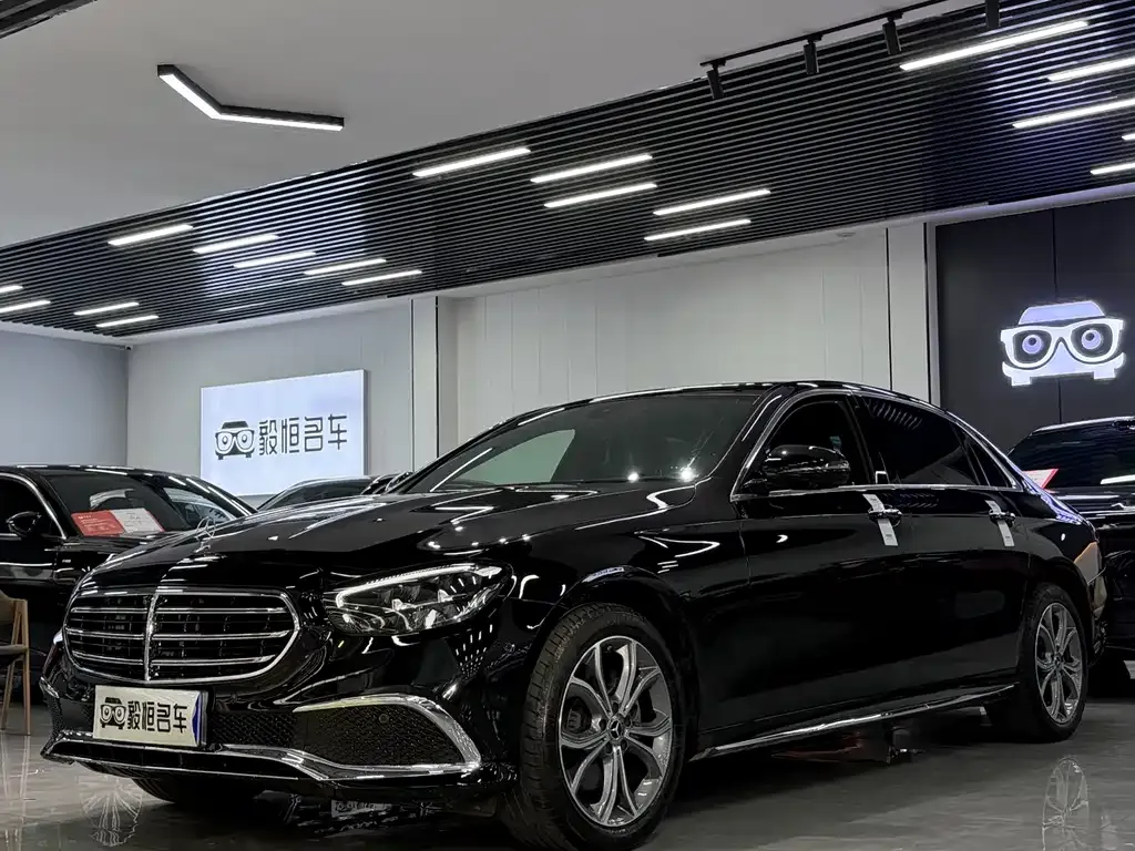 Mercedes-Benz E-Class — фото 1