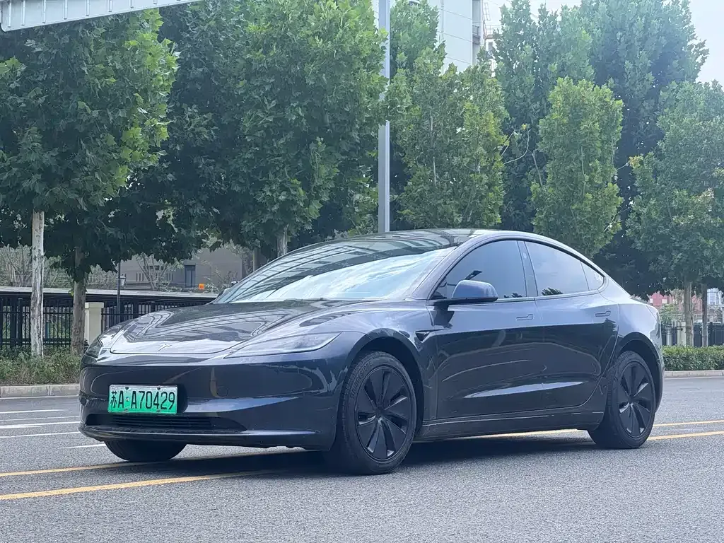 Tesla Model 3 — фото 1