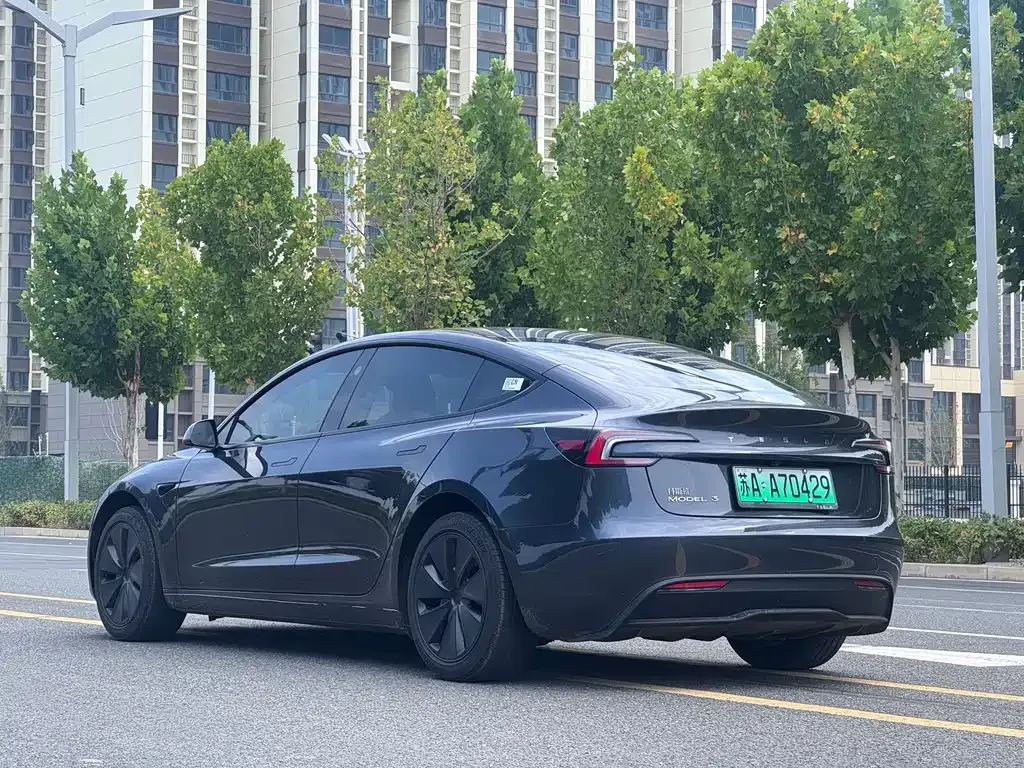Tesla Model 3 — фото 9