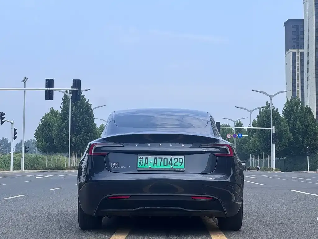 Tesla Model 3 — фото 2