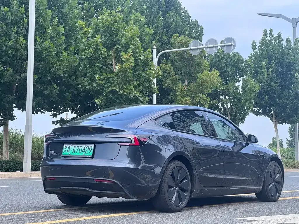 Tesla Model 3 — фото 8