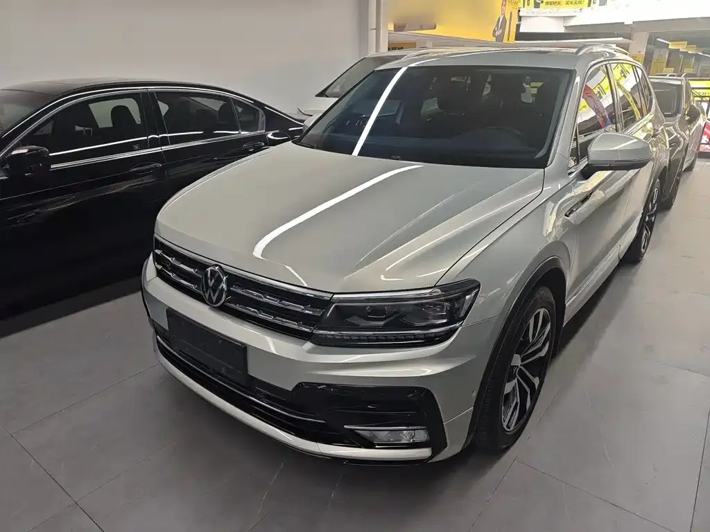 Volkswagen Tiguan L — фото 1