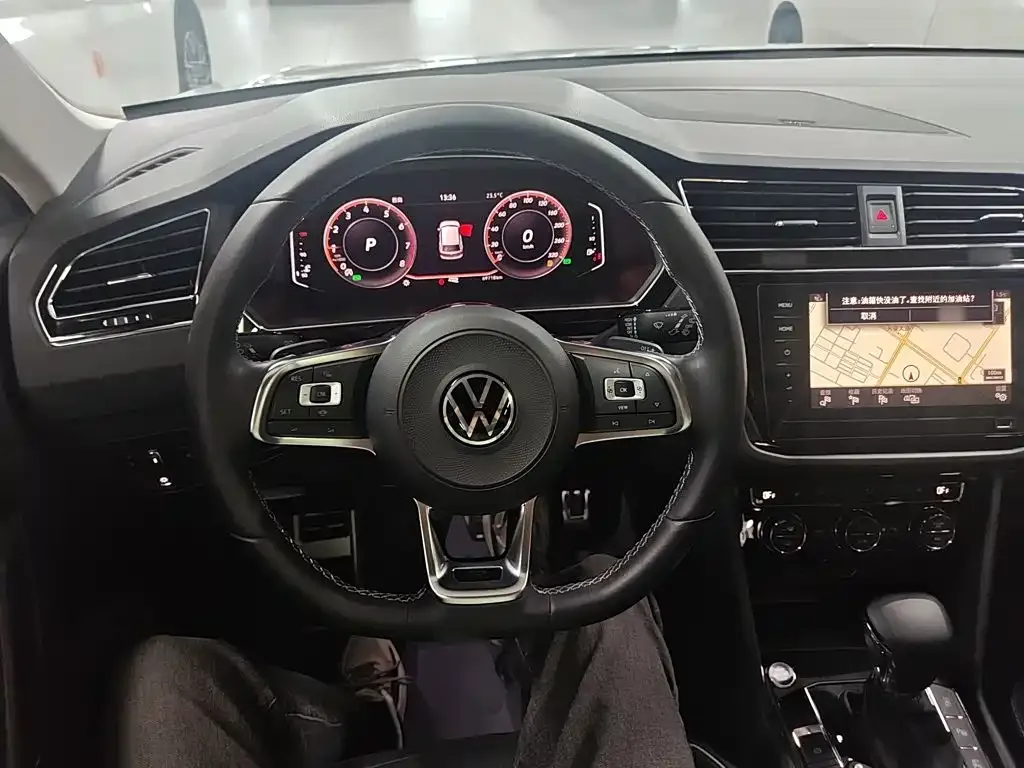 Volkswagen Tiguan L — фото 3