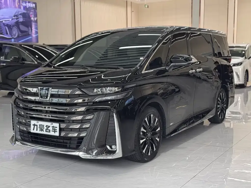 Toyota Vellfire — фото 1