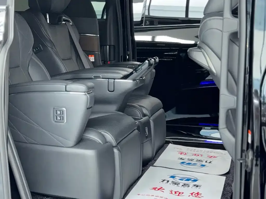 Toyota Vellfire — фото 3