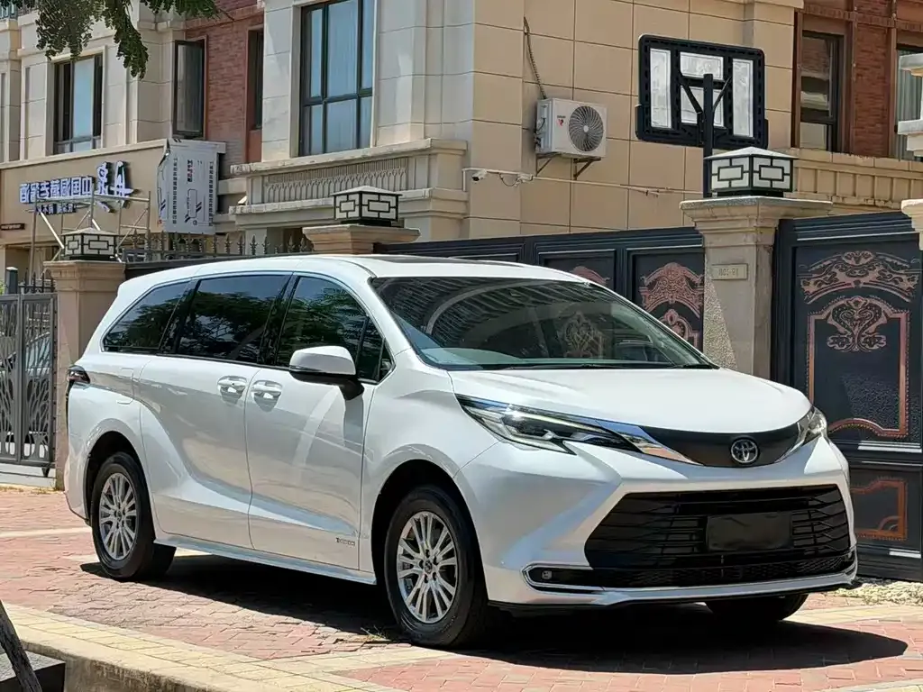Toyota Sienna — фото 9