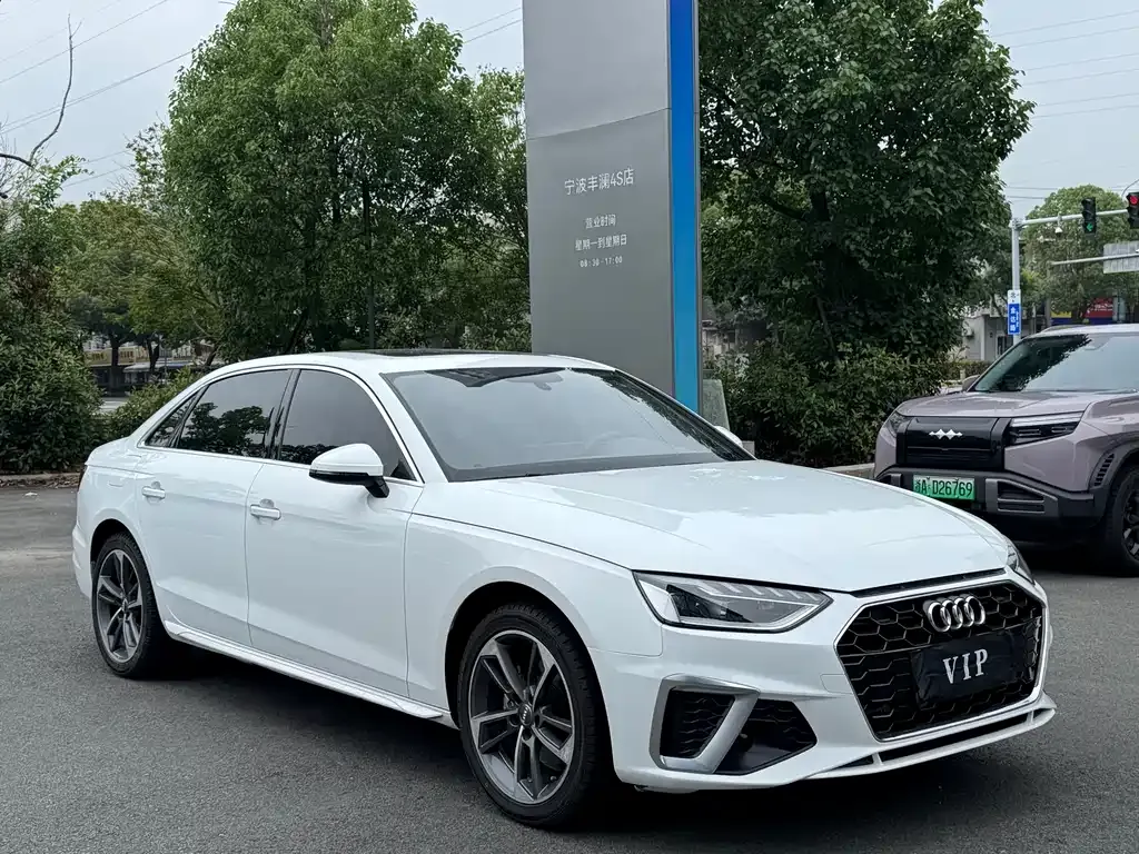 Audi A4L 2022 из CN, фото 8