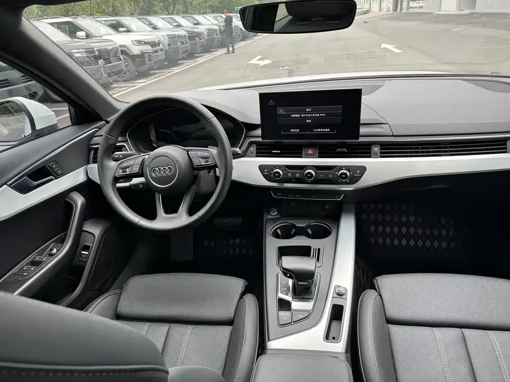 Audi A4L 2022 из CN, фото 4