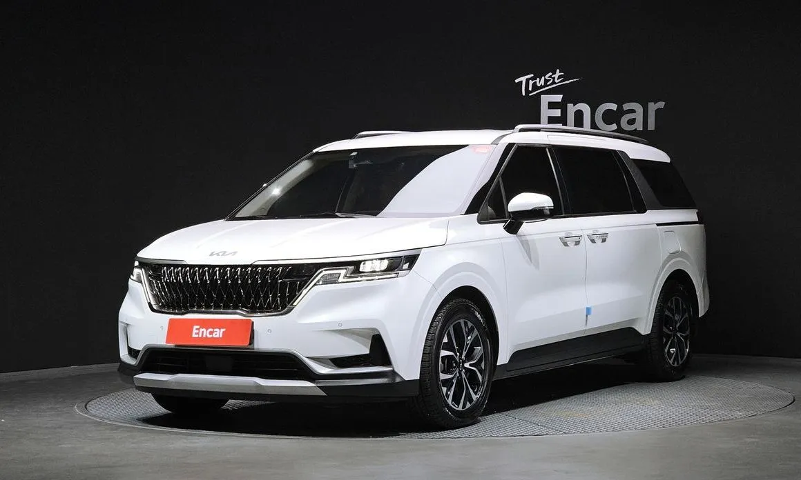 Kia Carnival — фото 1