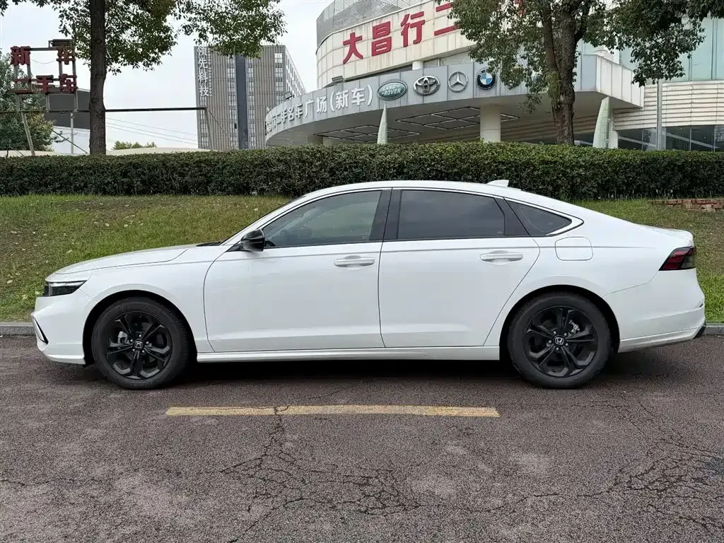 Honda Accord — фото 10