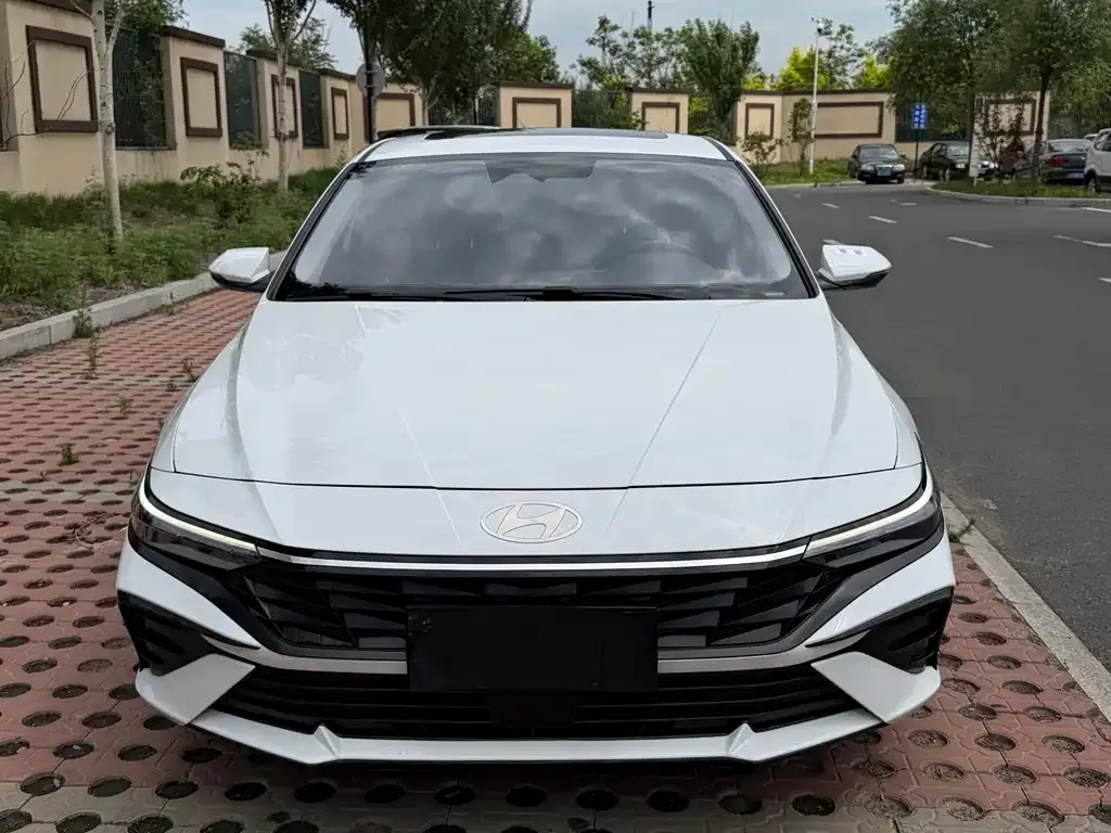Hyundai Elantra — фото 2