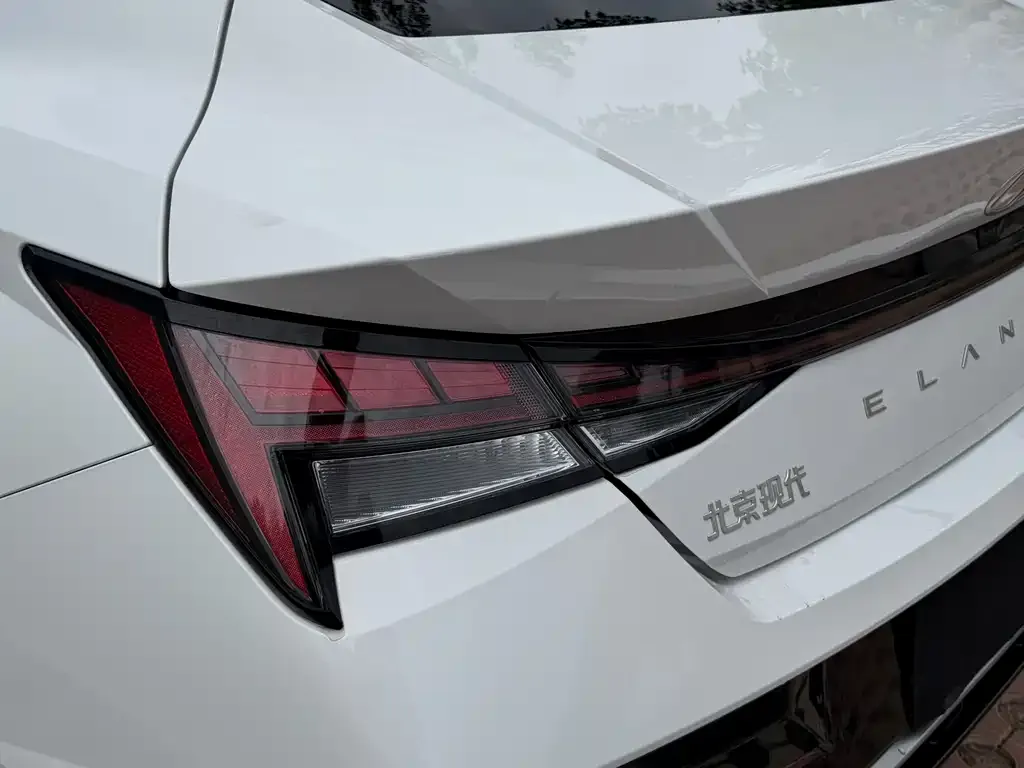 Hyundai Elantra — фото 3