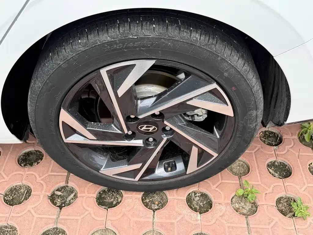 Hyundai Elantra — фото 10